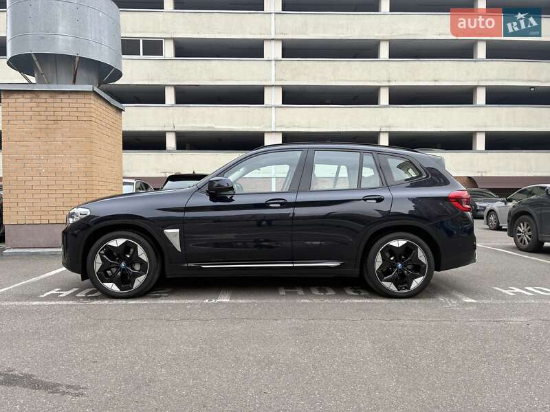 Внедорожник / Кроссовер BMW iX3 2021 в Киеве