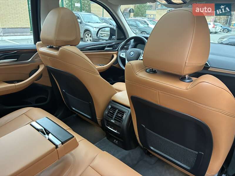 Внедорожник / Кроссовер BMW iX3 2021 в Киеве