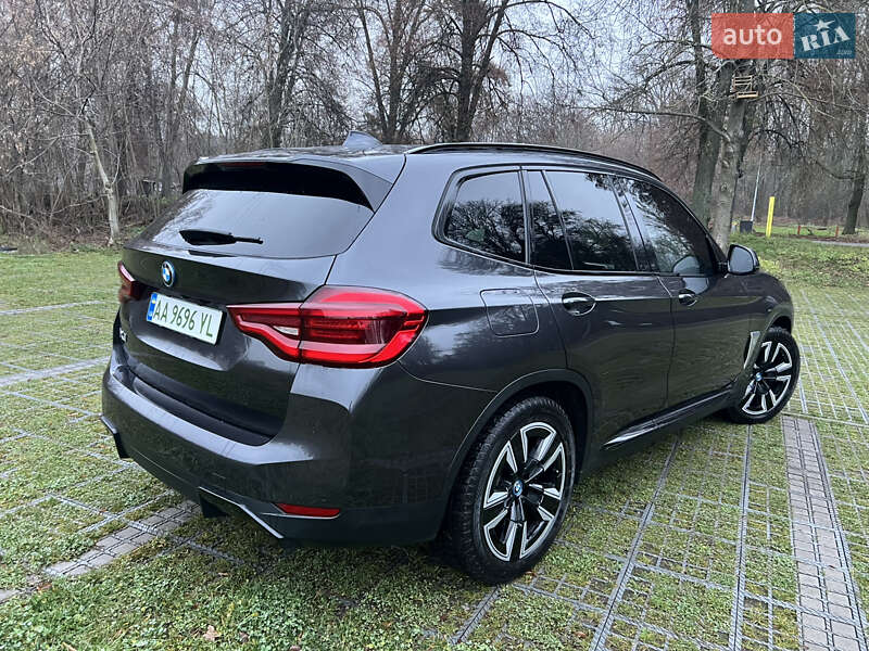 Внедорожник / Кроссовер BMW iX3 2021 в Киеве