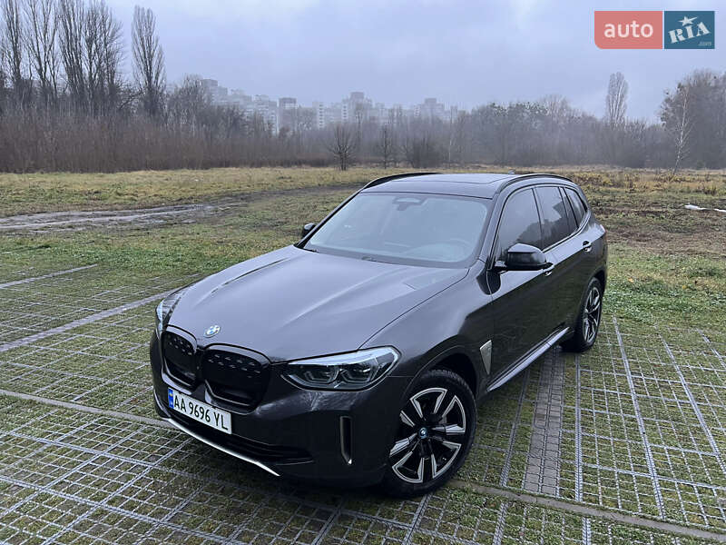 Внедорожник / Кроссовер BMW iX3 2021 в Киеве