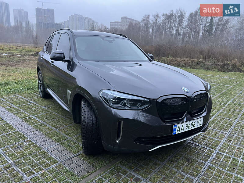 Внедорожник / Кроссовер BMW iX3 2021 в Киеве
