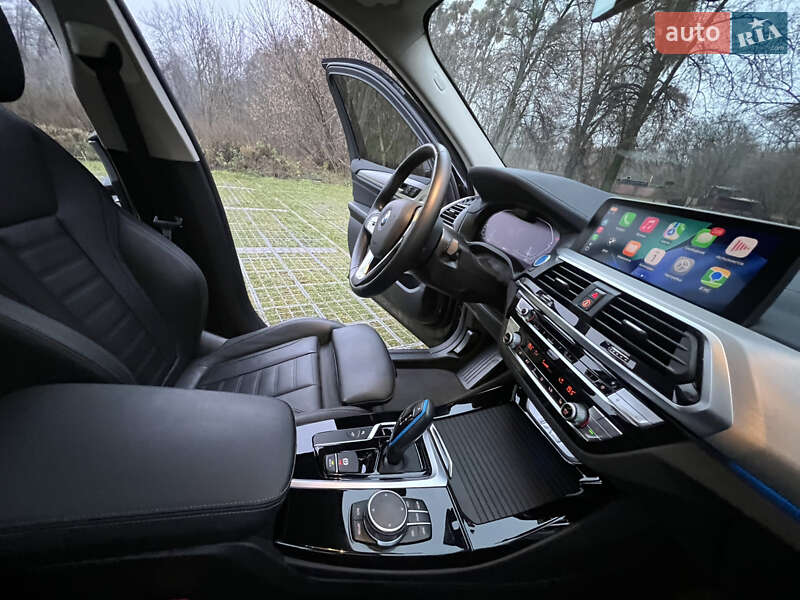 Внедорожник / Кроссовер BMW iX3 2021 в Киеве