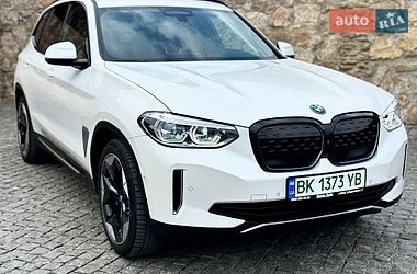 Внедорожник / Кроссовер BMW iX3 2021 в Киеве