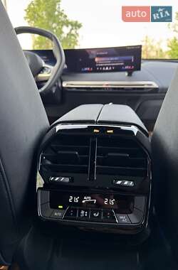Позашляховик / Кросовер BMW iX 2024 в 