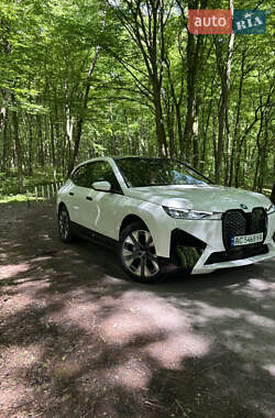 Позашляховик / Кросовер BMW iX 2023 в 