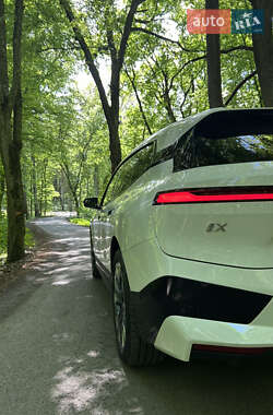 Позашляховик / Кросовер BMW iX 2023 в 