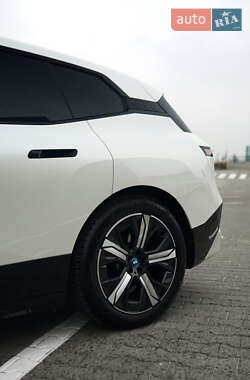 Позашляховик / Кросовер BMW iX 2021 в 