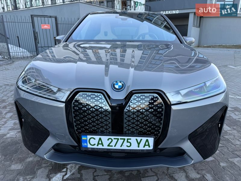 2024 BMW IX XDRIVE5, VIN WB523CF04SCS53411:plate — photo 1 (autoria)