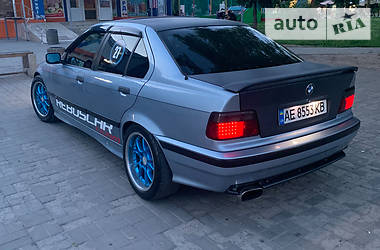 Седан BMW M3 1993 в Одесі