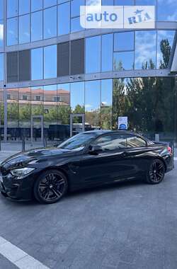 Кабріолет BMW M4 2017 в 