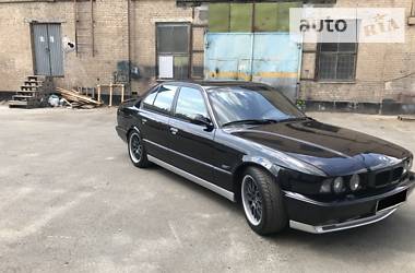 Седан BMW M5 1990 в Киеве