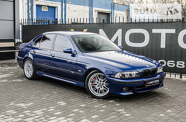 Седан BMW M5 2000 в 