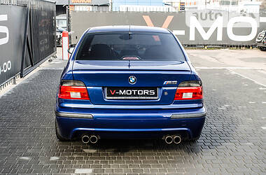 Седан BMW M5 2000 в 
