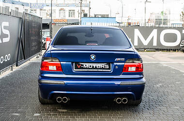 Седан BMW M5 2000 в 