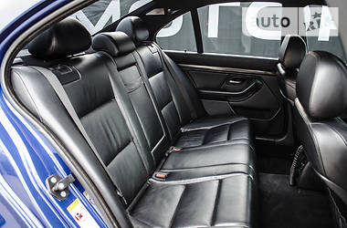 Седан BMW M5 2000 в 