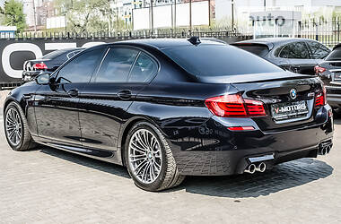 Седан BMW M5 2012 в Киеве