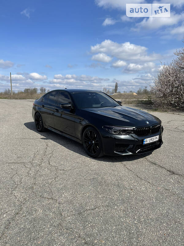 Седан BMW M5 2018 в 