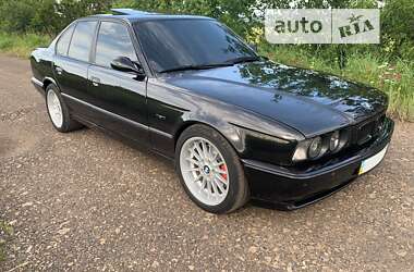Седан BMW M5 1989 в Староконстантинове