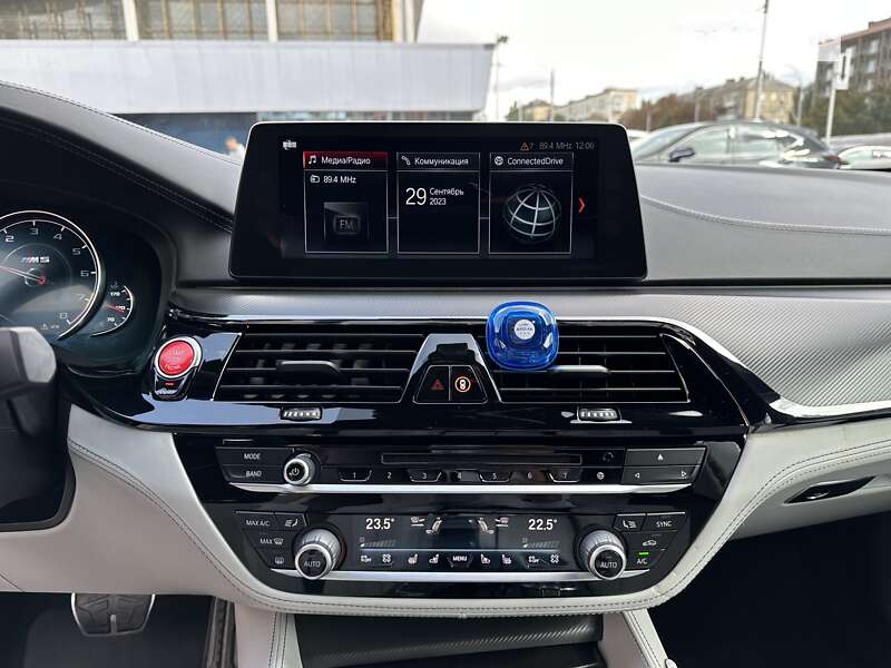 Седан BMW M5 2018 в Киеве