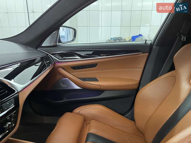 Седан BMW M5 2018 в Киеве