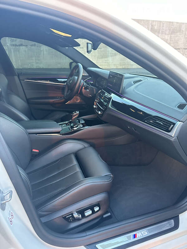 Седан BMW M5 2021 в Львові