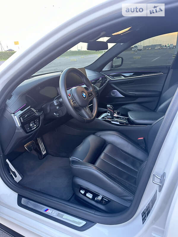 Седан BMW M5 2021 в Львові