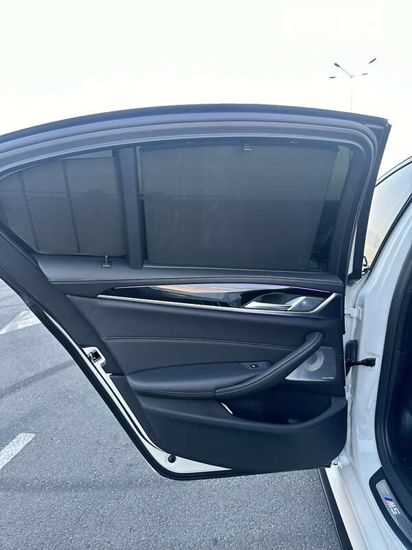 Седан BMW M5 2021 в Львові