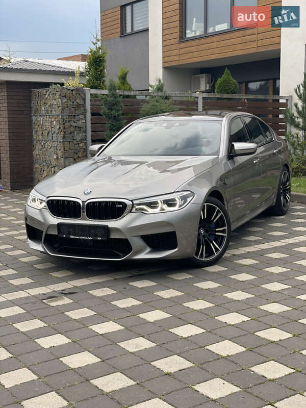 Седан BMW M5 2018 в Стрые