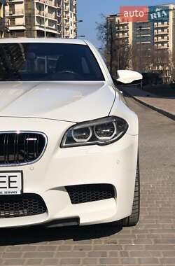 Седан BMW M5 2012 в 