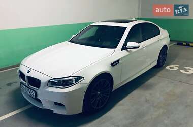 Седан BMW M5 2012 в 