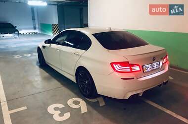 Седан BMW M5 2012 в 