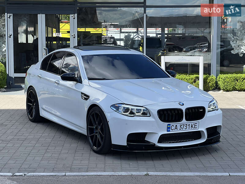 Седан BMW M5 2013 в Черкасах