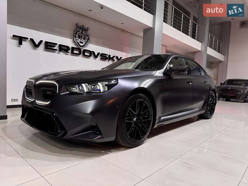 Седан BMW M5 2025 в 