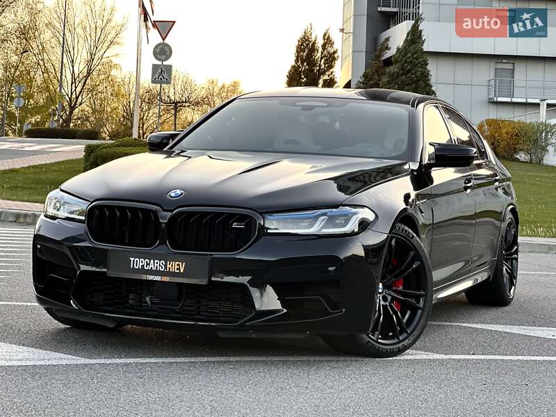 Седан BMW M5 2022 в 