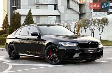Седан BMW M5 2022 в 