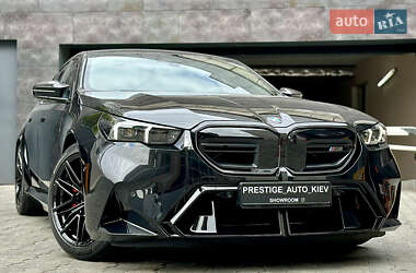 Седан BMW M5 2025 в Киеве
