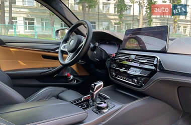 Седан BMW M5 2022 в 