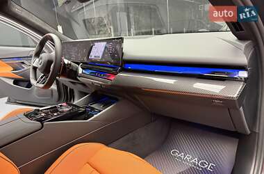 Седан BMW M5 2025 в 