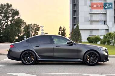 Седан BMW M5 2025 в 
