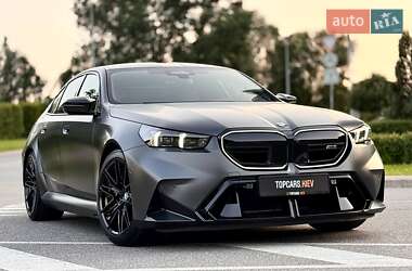 Седан BMW M5 2025 в 