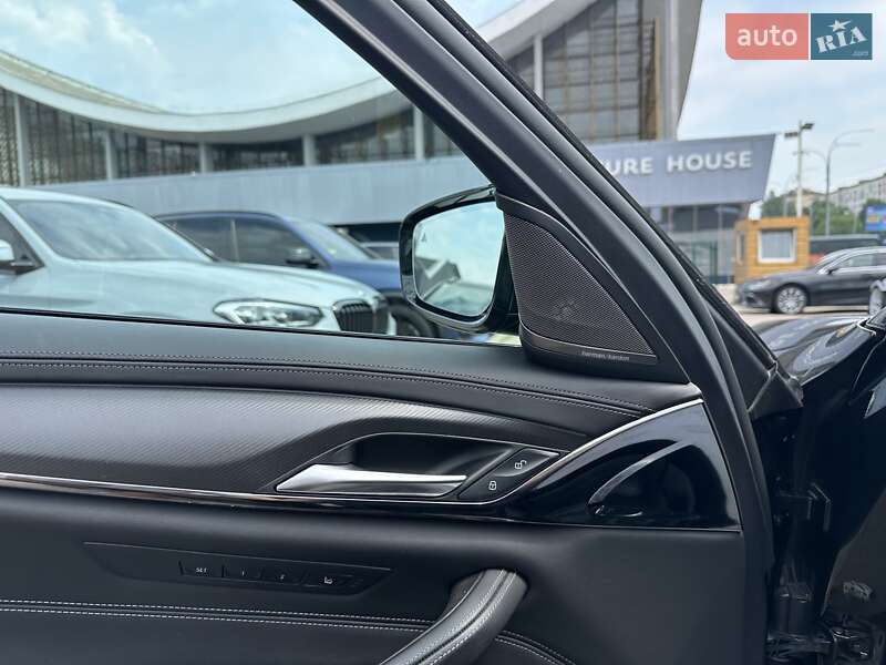 Седан BMW M5 2020 в Киеве