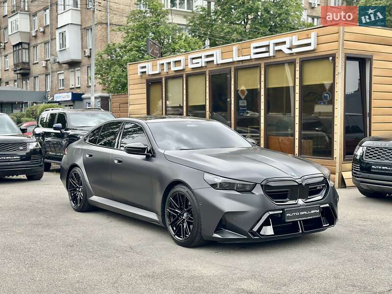 BMW M5 2024