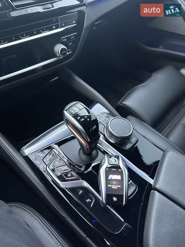 Седан BMW M5 2020 в Львові