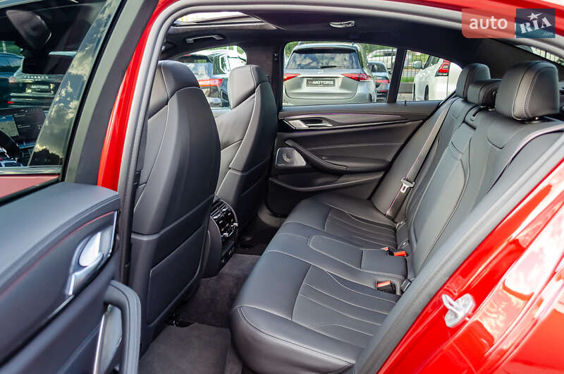 Седан BMW M5 2020 в Киеве