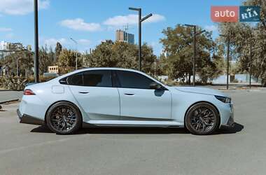 Седан BMW M5 2025 в 