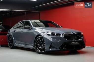 Седан BMW M5 2025 в Києві