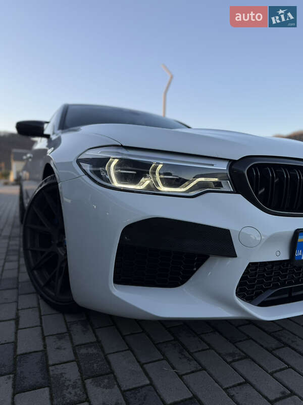 Седан BMW M5 2018 в Иршаве