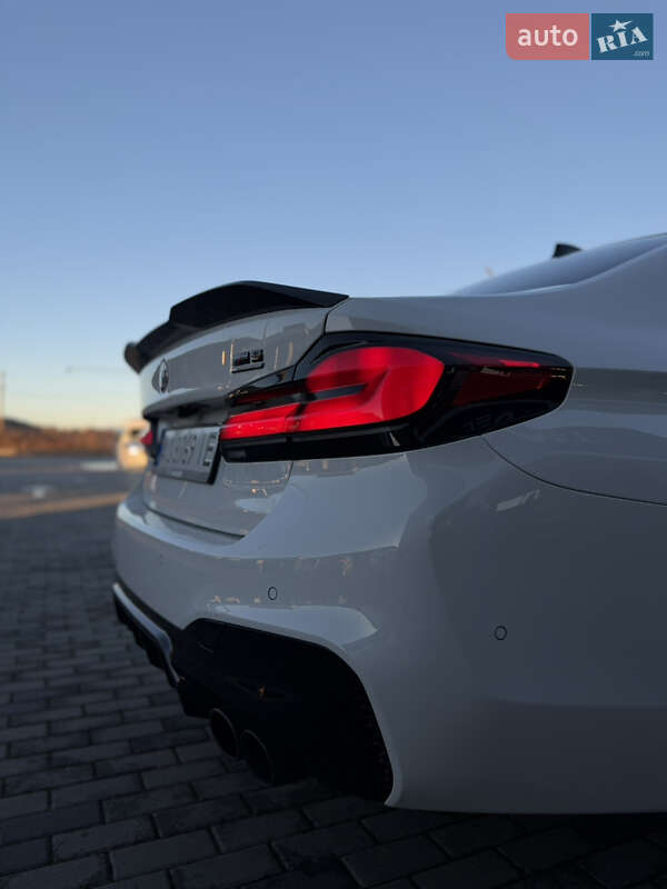 Седан BMW M5 2018 в Иршаве