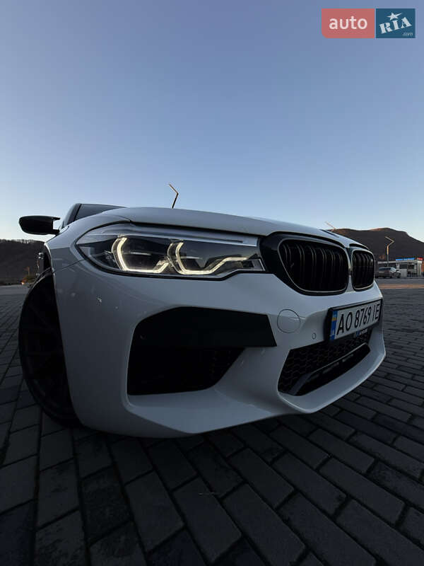 Седан BMW M5 2018 в Иршаве