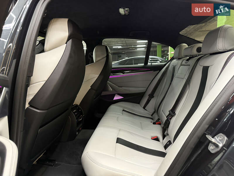 Седан BMW M5 2019 в Киеве